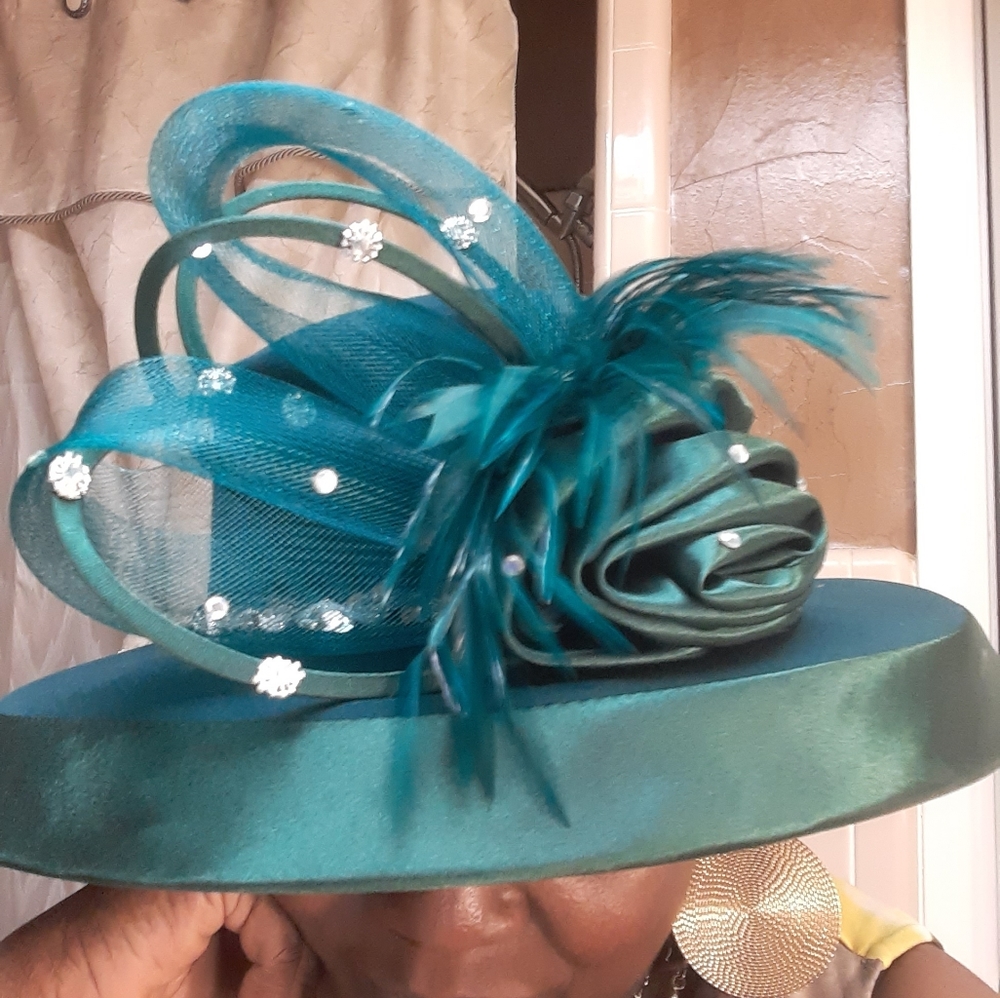 Hunter Green  Lisa Renee hat